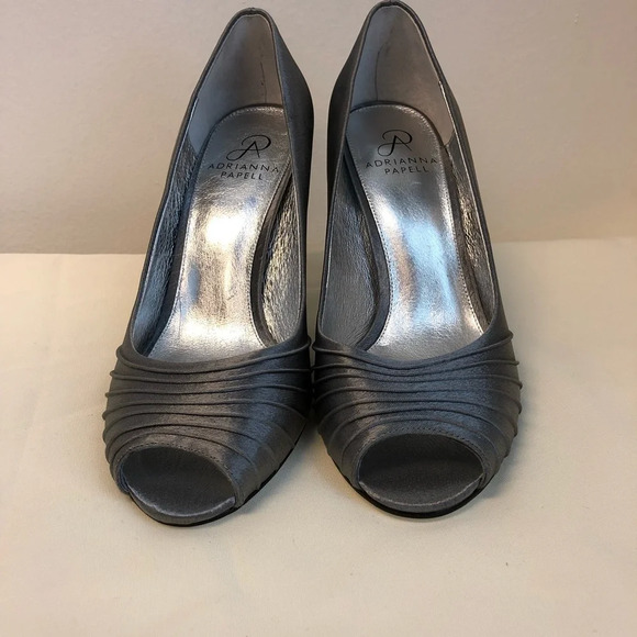 Adrianna Papell‎ Silver  Heels - Picture 3 of 5